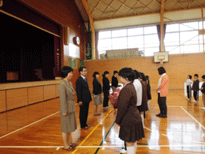 退任式